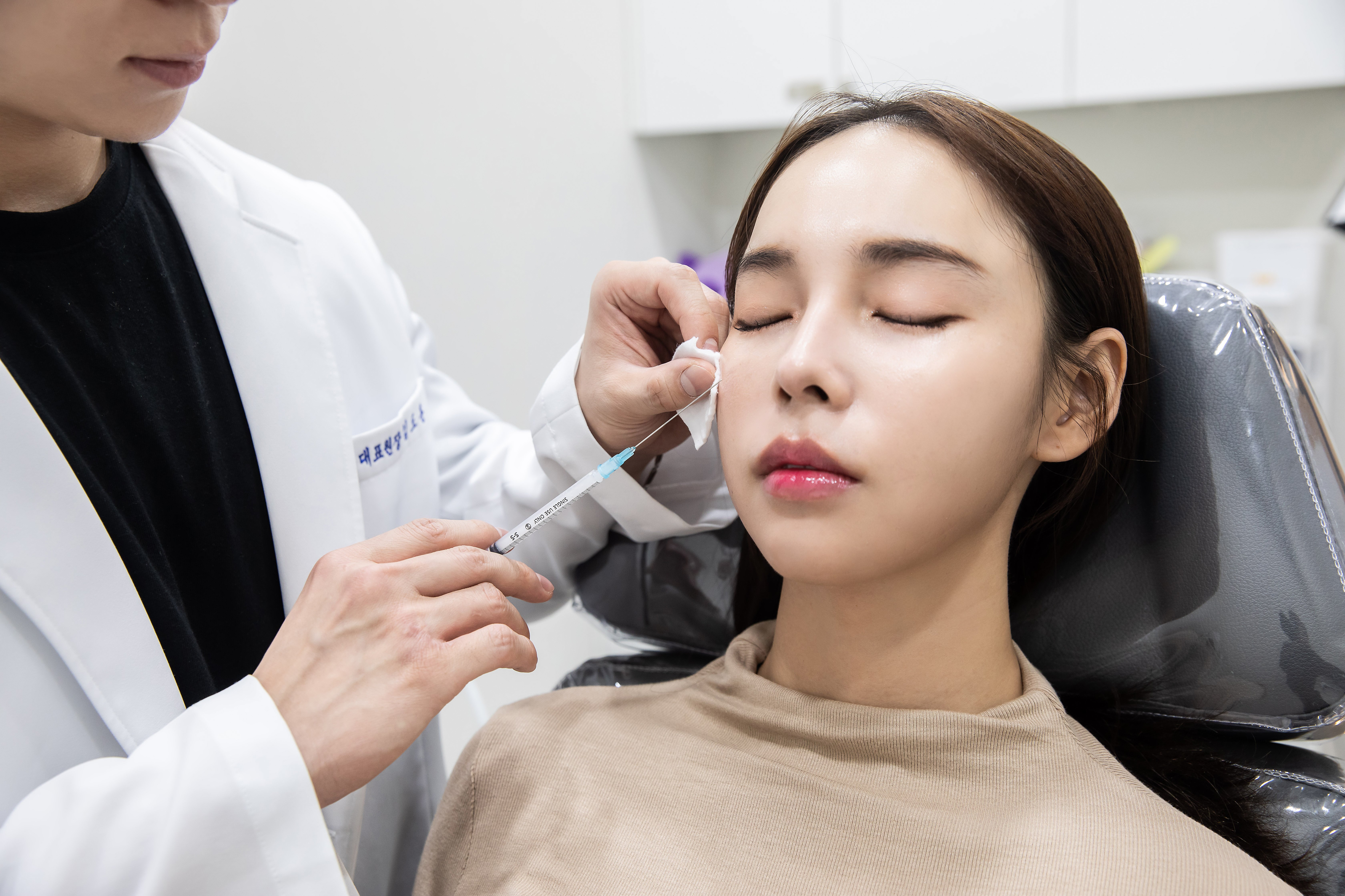 얼굴을 과하게 바꾸지 않고 자연스럽게 안티에이징 해주는 강남 피부과 어디가 좋아